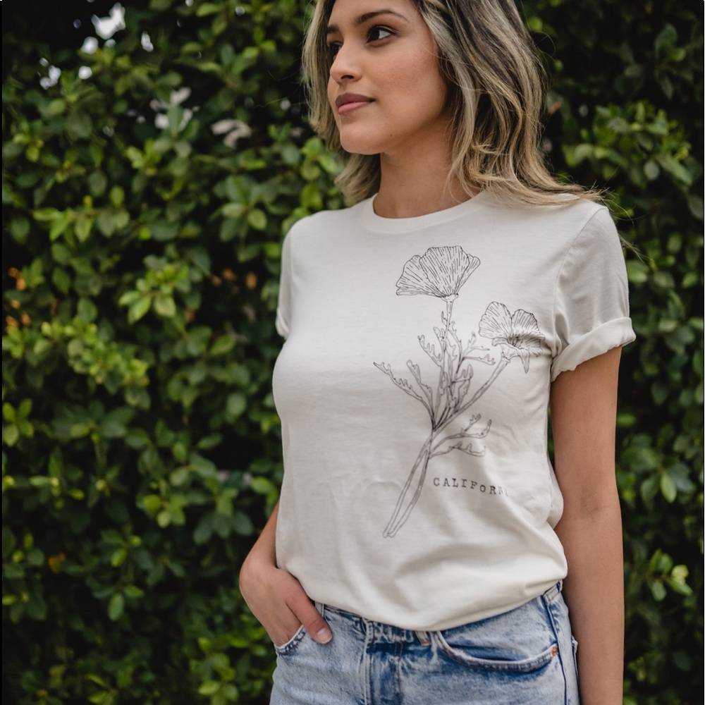 California T-shirt with Poppy flowers